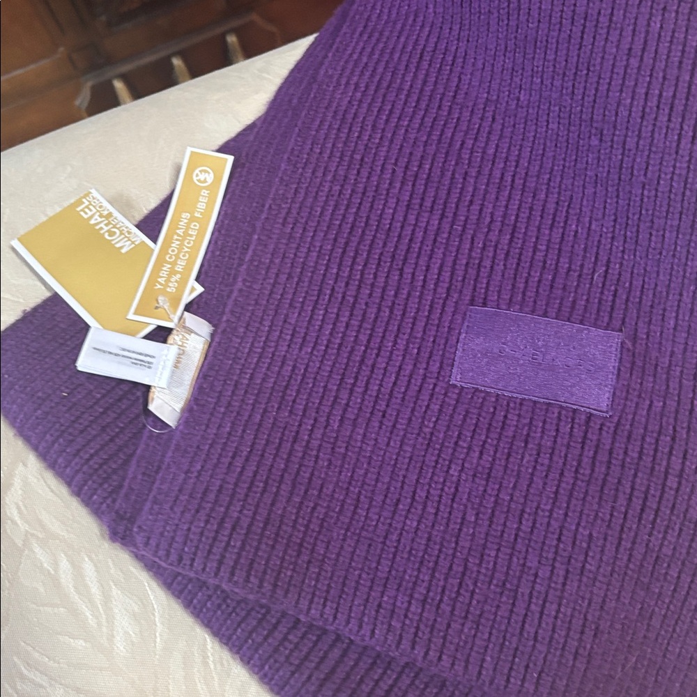 Michael Kors Shawl - Picture 3 of 3